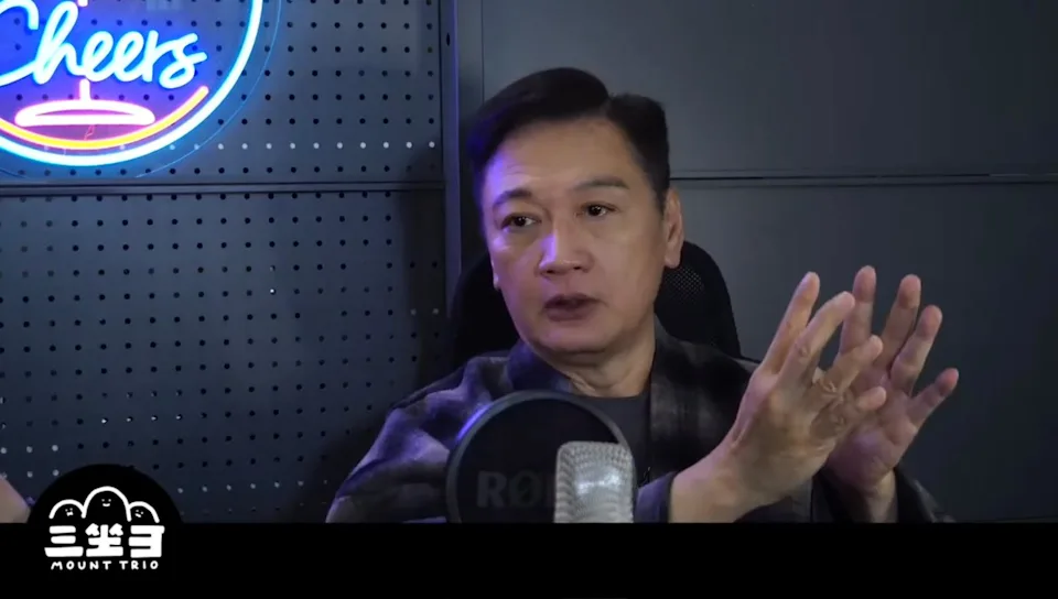 陶大宇就因憐香惜玉不想李珊珊飲太多，所以幫其頂酒。