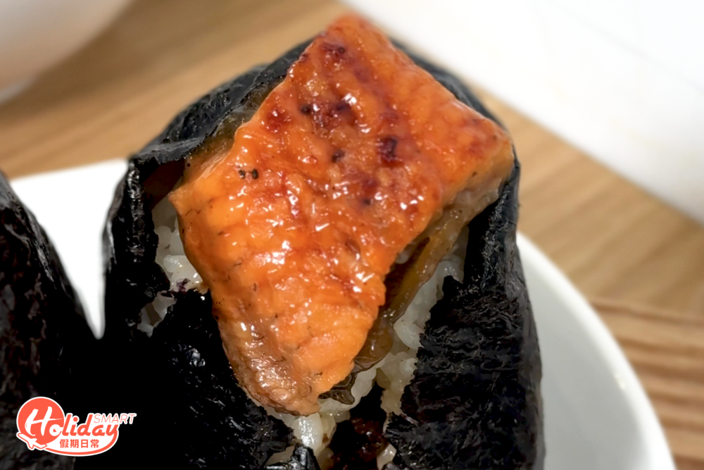 另必食店家招牌蒲燒鰻魚，鰻魚塗上醬汁再燒，鰻魚食落柔軟細膩，加上香甜醬汁，配飯團一流！