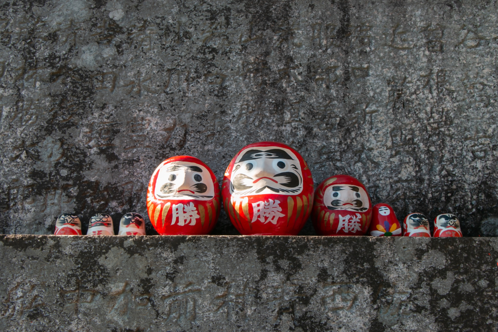 紅色達摩可愛又霸氣，勝運加持必來打卡！