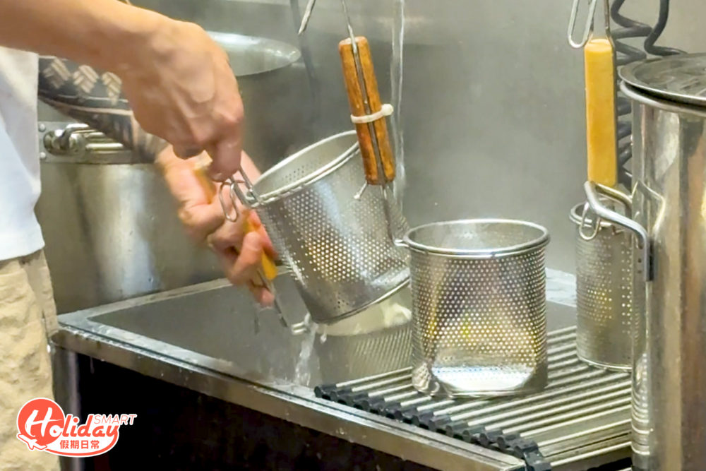 「木屋拉麵ラーメン」之所以大受歡迎，全憑超抵食和親民的拉麵，舊店以$40一碗拉麵而成功突圍而出，也因此吸引不少人。