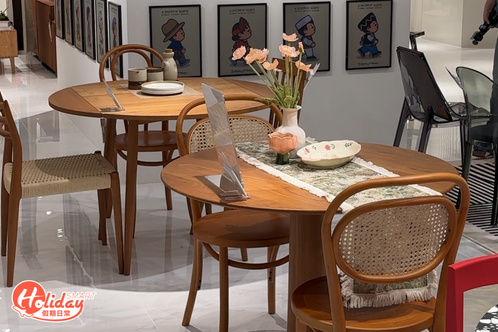 客廳及餐桌餐椅區