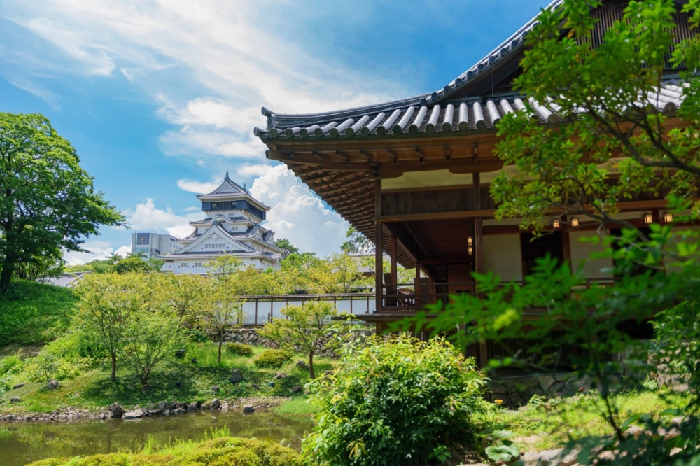 小倉城庭園是一座文化設施,主要復原了江戶時代大名庭園。
