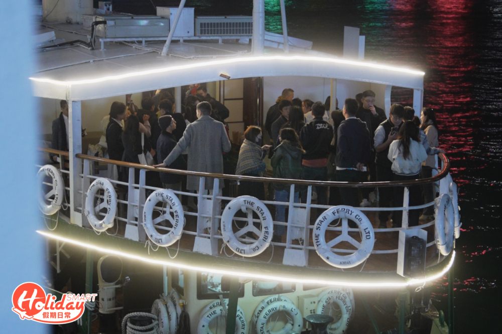 今次介紹的海上酒吧由天星小輪改建，座落在尖沙咀碼頭。