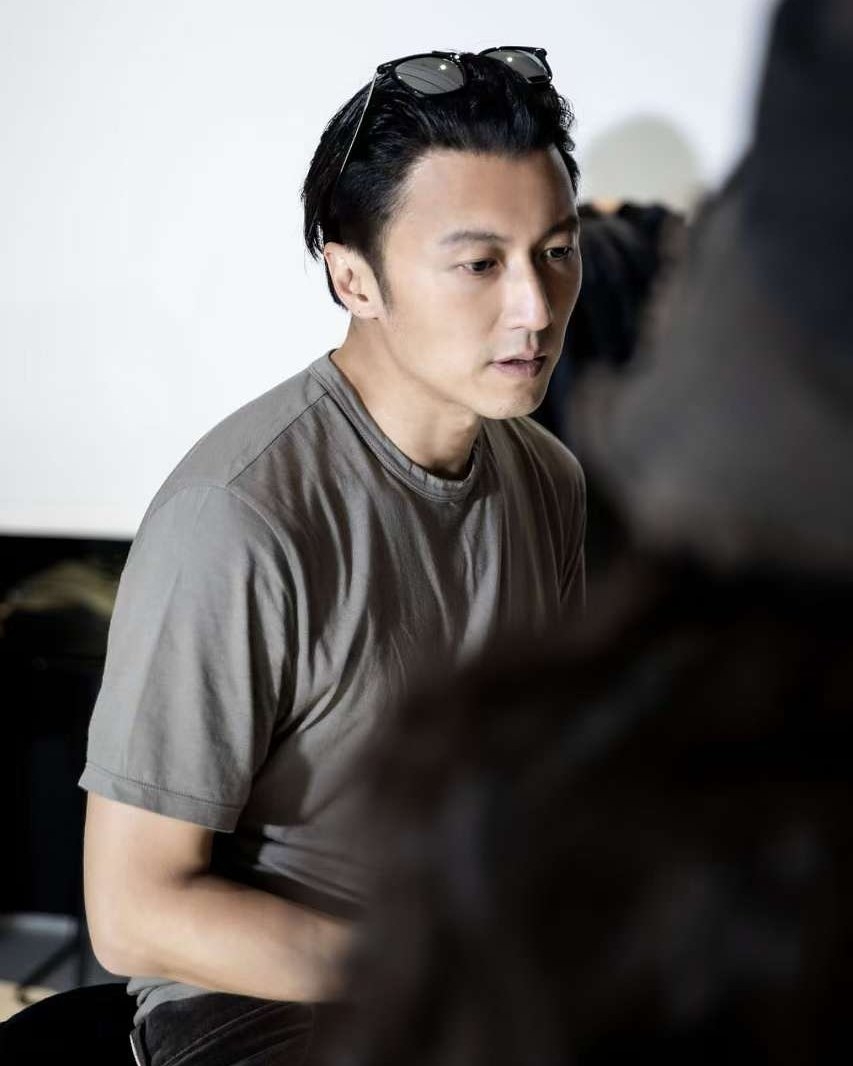 對於加場問題,楊博士就表示:「你知佢(霆鋒)好有性格㗎,冇人可以叫到佢㗎,佢𠵱家諗緊。」