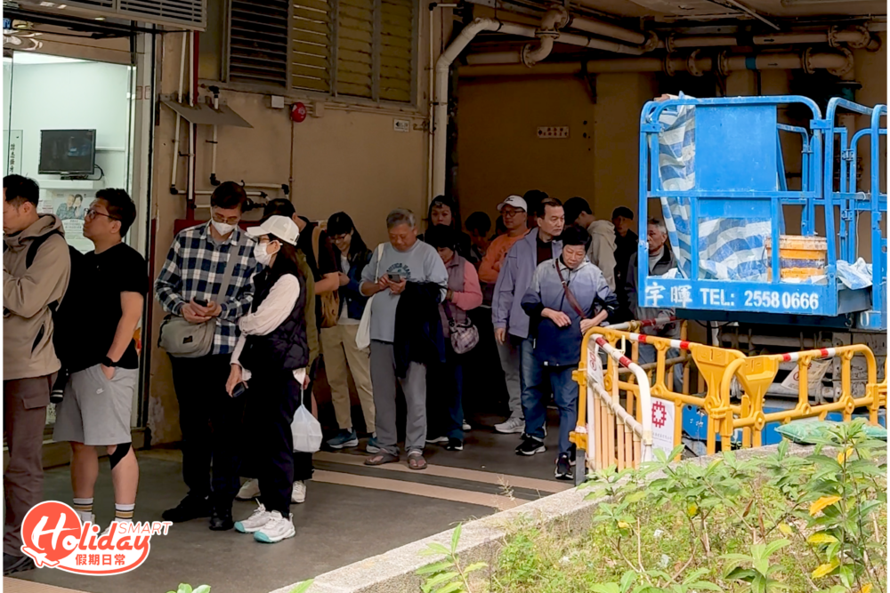 新店一開張便吸引大批舊客和街坊光顧，而且每日都大排長龍，十分誇張！