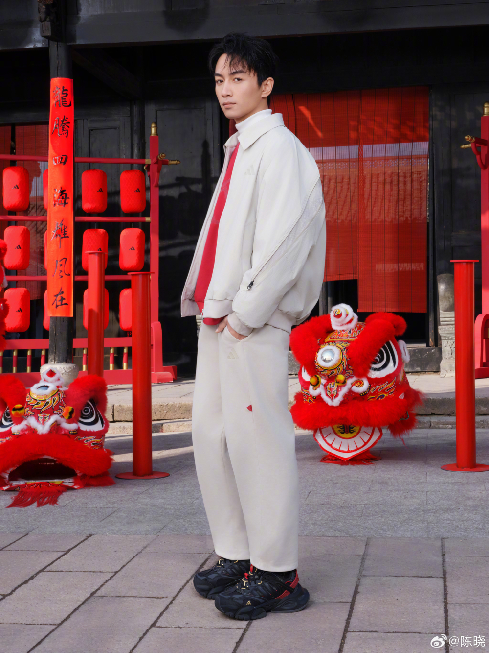 近日就有內地傳媒報道，指原來陳曉在離婚前早已另覓新歡