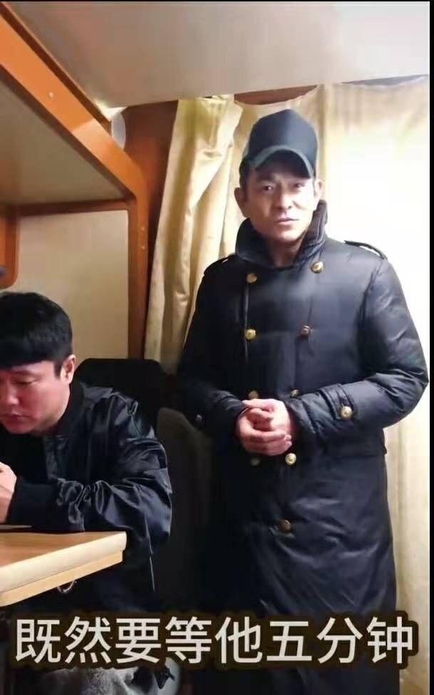 網友：「我唔會叫呢啲叫做戴，係放響頭上面」