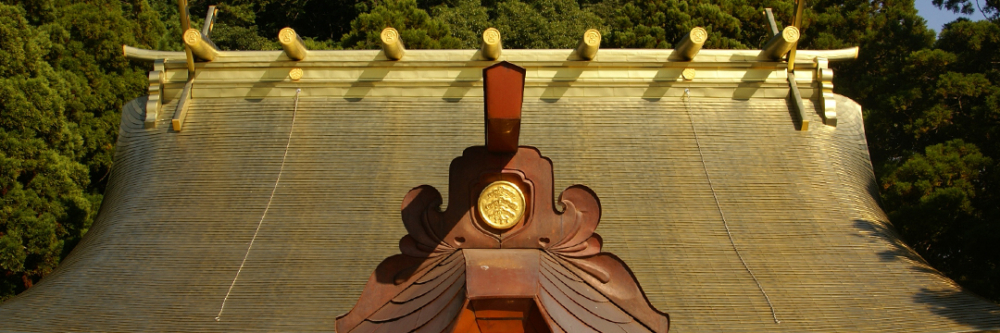 宮地嶽神社歷經1700多年歷史,遷址至今已80週年,並以金色屋頂重現輝煌,宛如宮地嶽古墳主人頭戴的金色王冠,展現尊貴與榮耀。