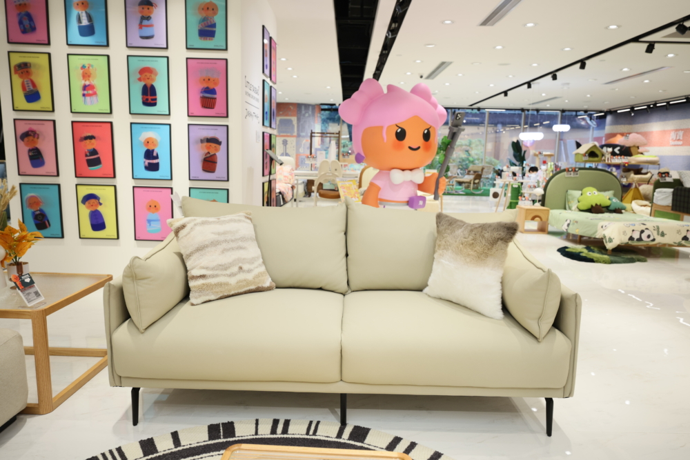 約港幣3,700元（約¥3,428）