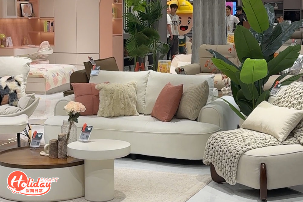 為慶祝新店開幕，首50名親臨實體店的顧客可獲贈人民幣100元淘寶優惠券，供首五天（2月22日至2月26日）在淘寶平台上購買產品。