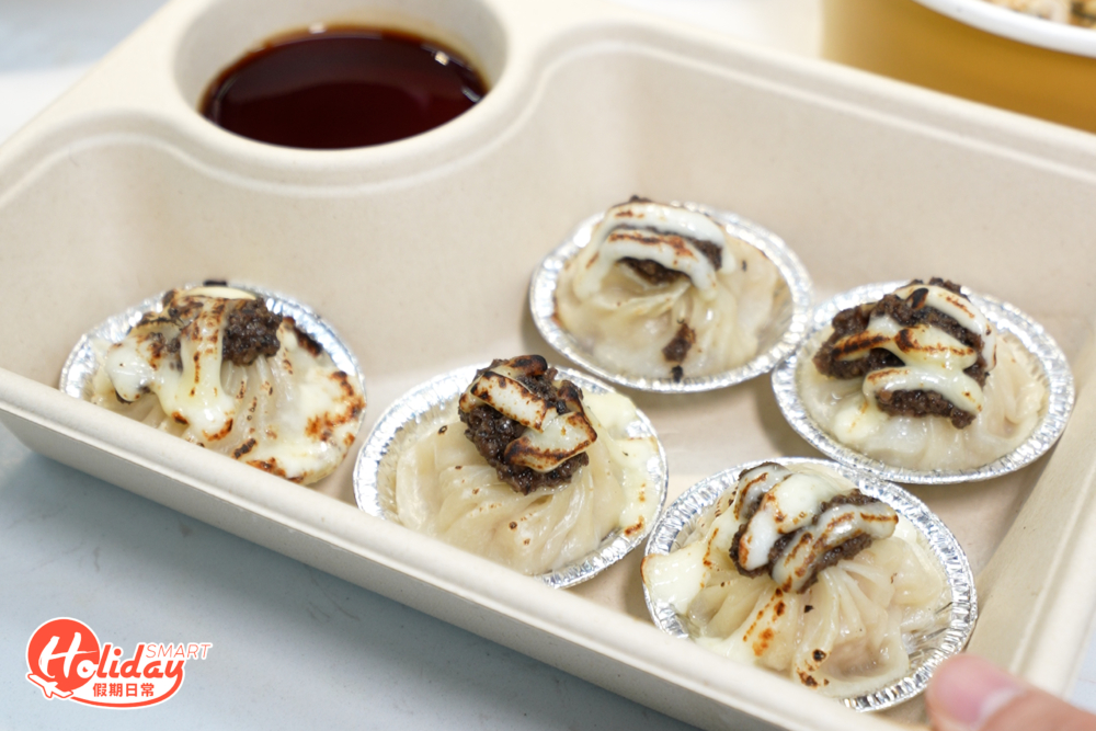另外芝士黑松露小籠包都很受歡迎，小籠包即叫即蒸，十分熱辣辣！