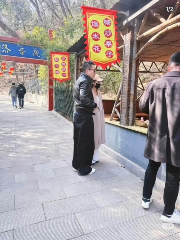 其後汪小菲夫妻亦有在北京的求子勝地「紅螺寺」被網友目擊偶遇