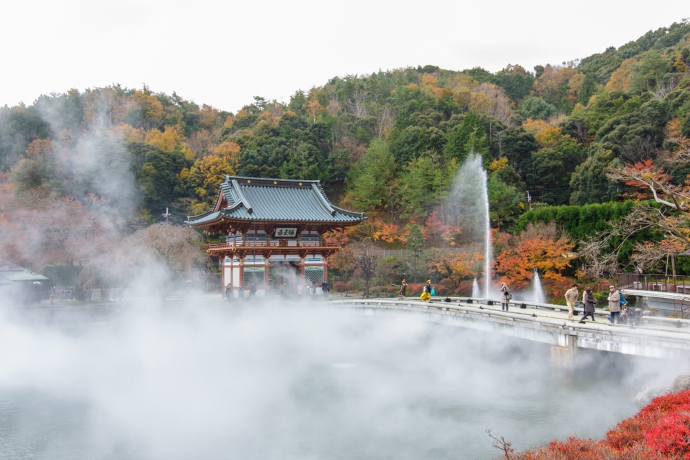 湖中升騰霧氣可以淨化心靈