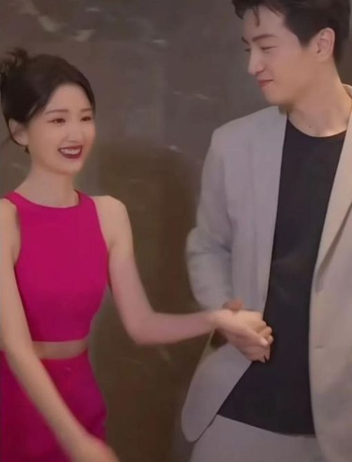 有網友提到兩人自去年開始頻繁合作，宣傳活動中亦見陳曉不僅主動拖著毛曉彤的手，還全程帶著笑容