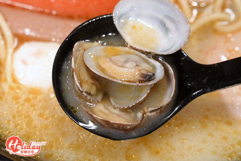 大家可以選擇三哥獨有的8大經典湯底，包括：清湯、麻辣湯、煳辣湯、酸辣湯、番茄湯、水煮湯、重慶三哥酸辣湯以及砂砂湯，各有特色！