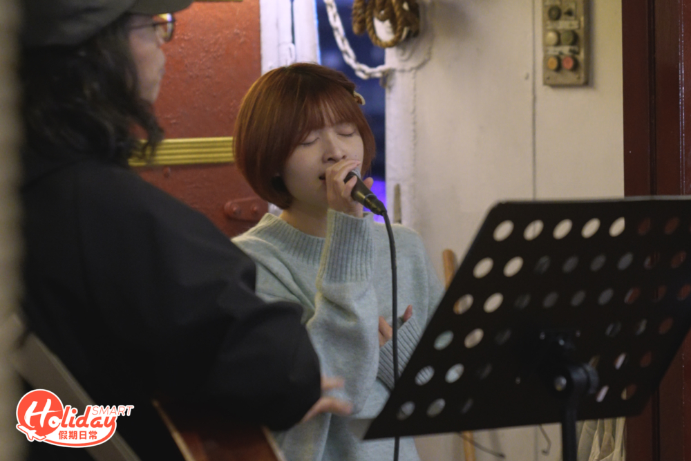 上層會有現場音樂表演。