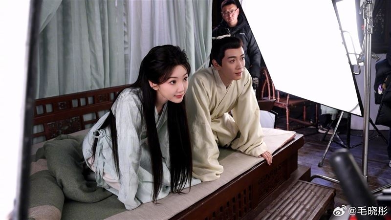 毛曉彤與陳曉同齡，2人還是中央戲劇學院同學