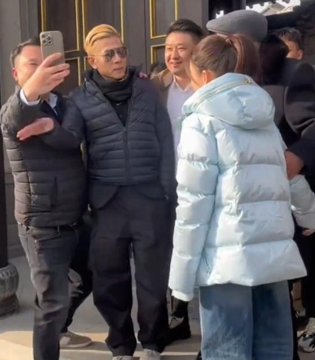 有網友於小紅書上分享郭富城與太太方媛一同回家鄉安徽拜年的片段