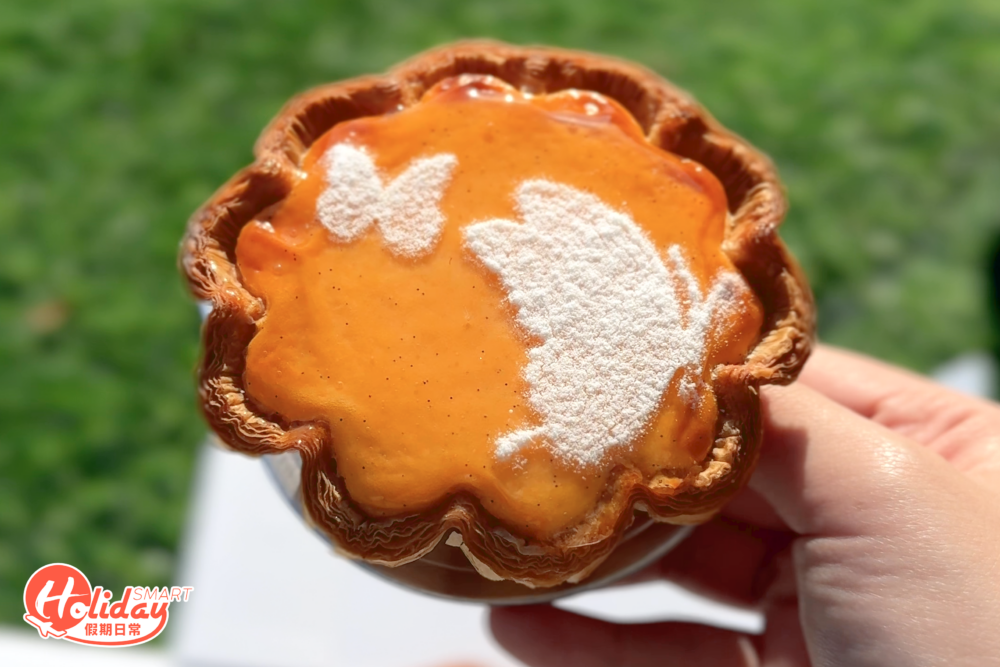香港Rosewood酒店自家甜品店「沁蝶 (Butterfly Patisserie)」推出一系列全新甜品,當中的「北海道吉士撻」外型與普通蛋撻相似,外皮層層酥脆,內餡為雲呢拿忌廉吉士,但價錢卻比蛋撻超出幾倍!