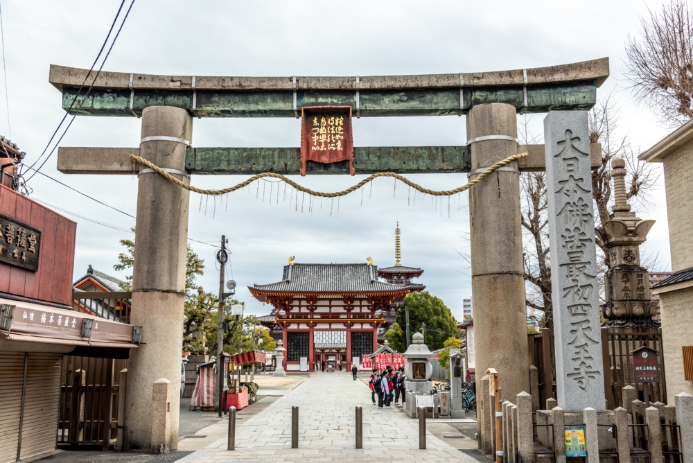 石鳥居是四天王寺的標誌性景點