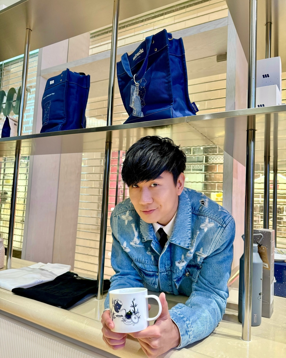 一名自稱是JJ 20年鐵粉的中國網友發佈「萬字長文」宣布脫粉