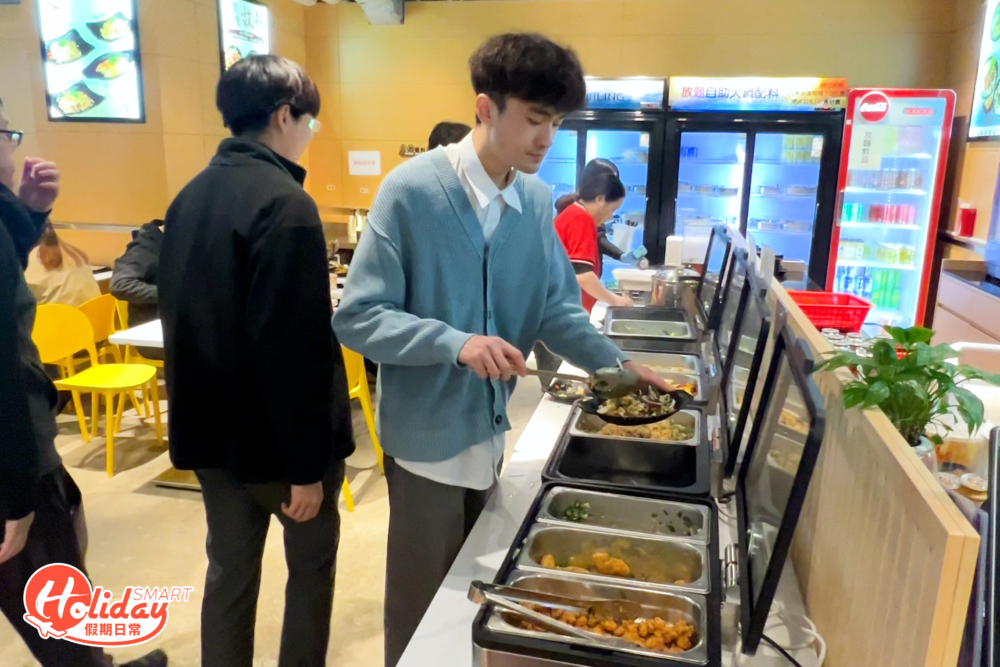 記者在放題第一天前往，午飯時段有不少學生幫襯。