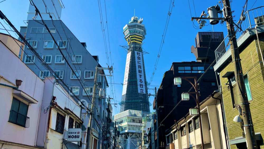 通天閣是大阪復古地標之一,具有代表性