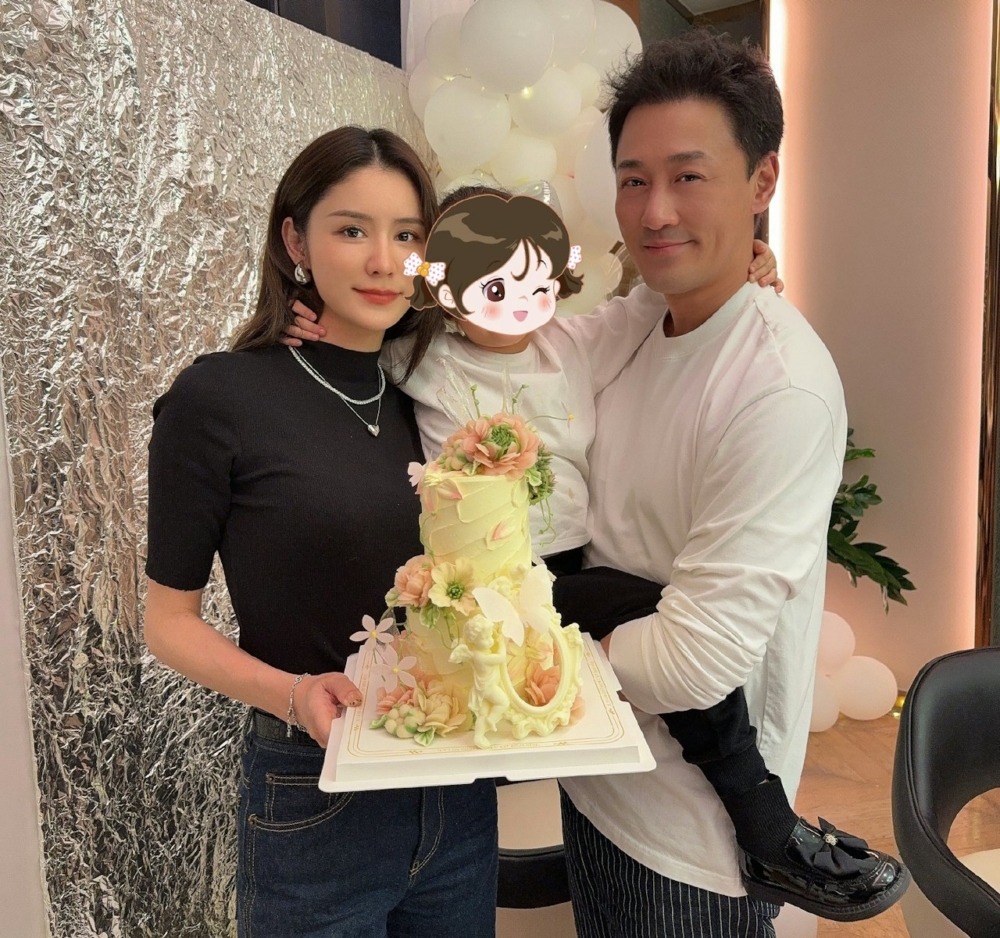 「寵妻狂魔」之稱的林峯一直對老婆寵愛有加，讓妻子過着富貴優厚的上流生活