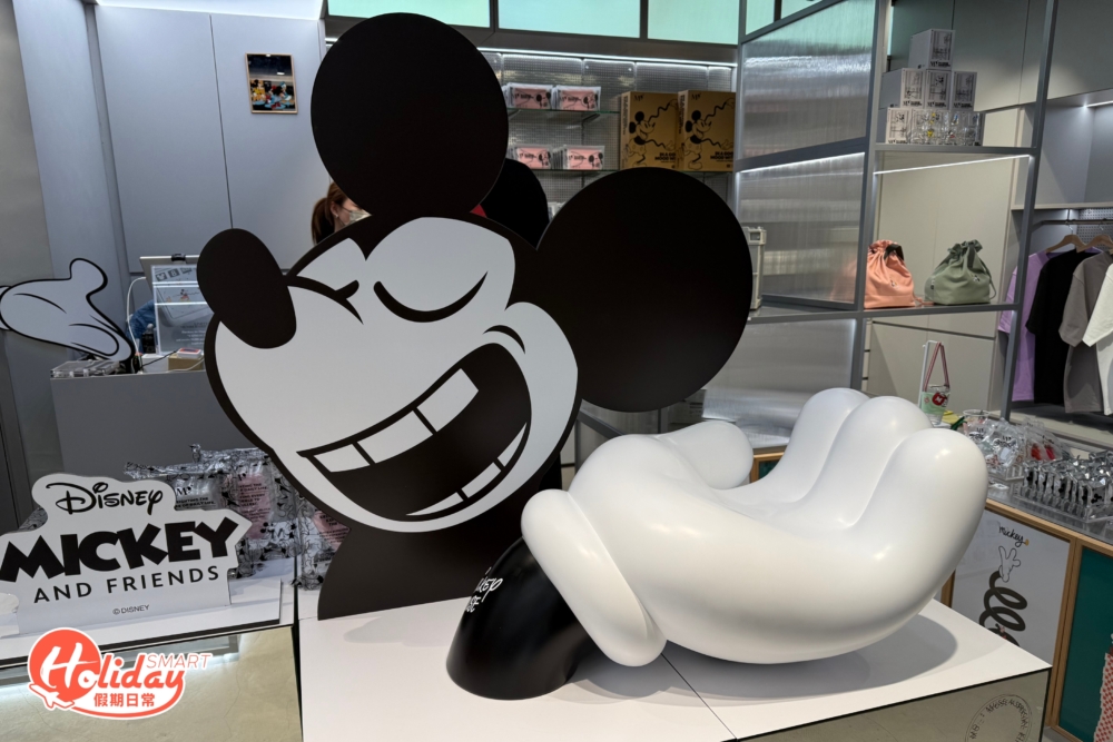 今次的MO迪士尼期間限定店以米奇標誌性的白色手掌為靈感。