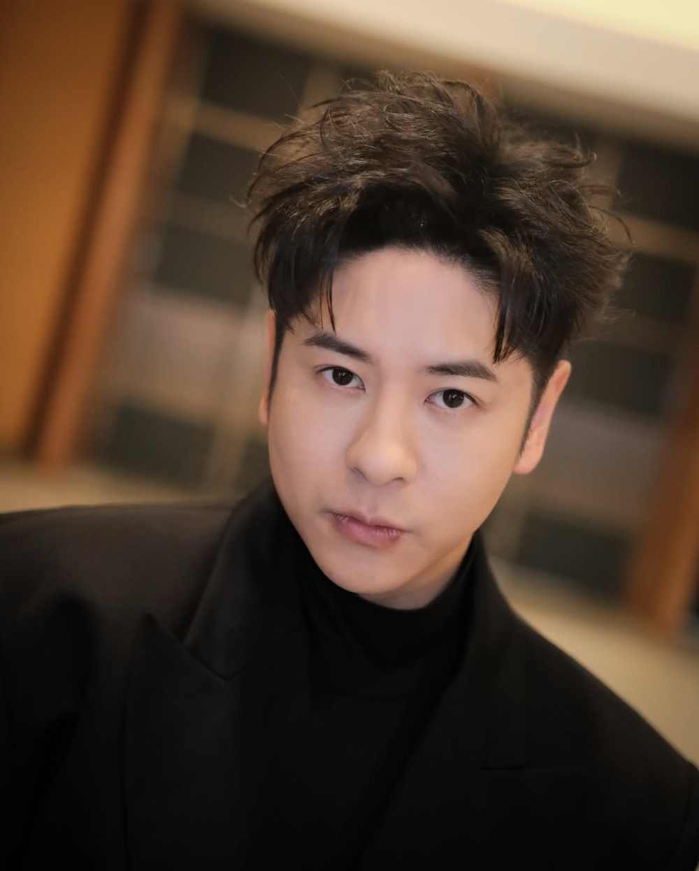 許廷鏗出道16年來,為兼顧歌手與牙醫的身份,過往曾表示在早上結束牙醫的工作後,下午便切換至藝人模式