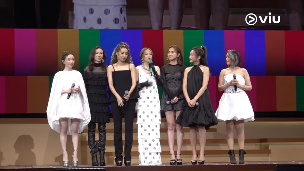 兩名成員蒲茜兒(Serena)及傅穎(現名傅寶誼)缺席Cookies合體