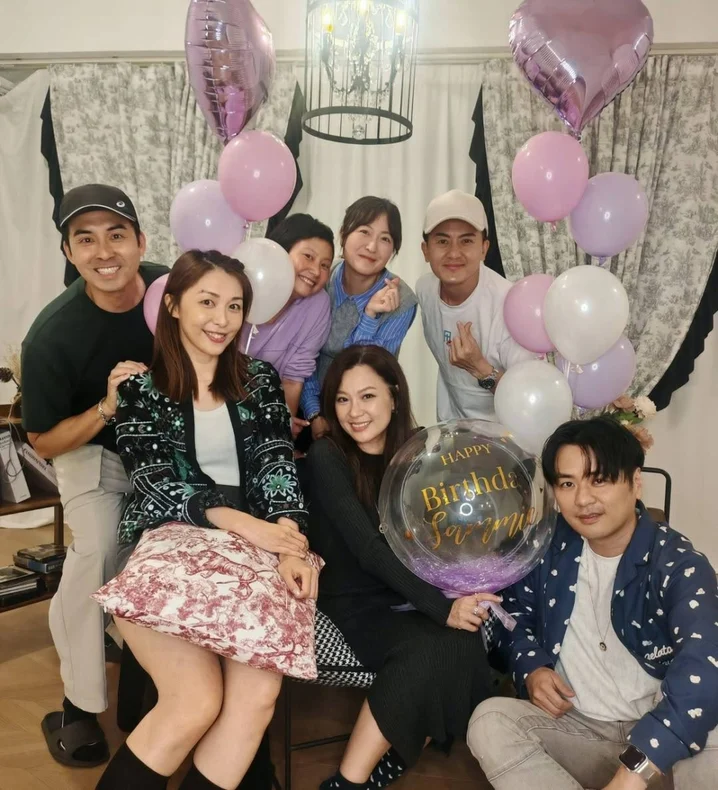 舊同事亦有分享與余思敏的慶生照，並請余思敏記得「好好哄自己，會有很多人愛你。」
