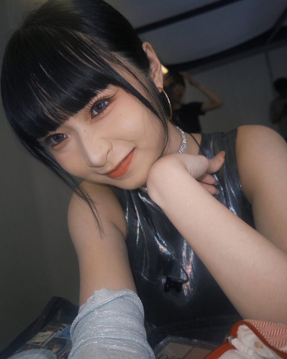 近日Elka就被爆疑似有新戀情，被拍到與樂隊Zpecial鼓手煒賢在新蒲崗手拖手拍拖