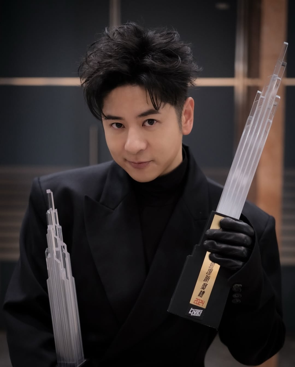 許廷鏗入行至今16年,一直都維持著雙職狀態,不時回牙醫診所看症,從未放棄牙醫事業