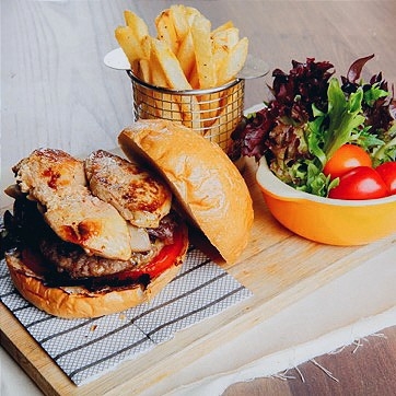 3月生日優惠9｜Bistro Bloom-4人同行1人免費晚餐