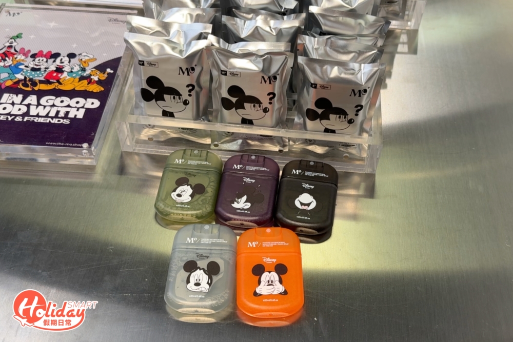 Nano-EO 消毒噴霧首次以盲 盒形式亮相，噴霧印上米奇的五種情感面貌。