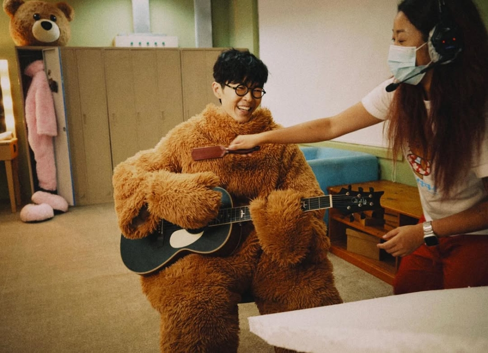 據指，方大同在臨終前更將止痛藥說明書折成千紙鶴