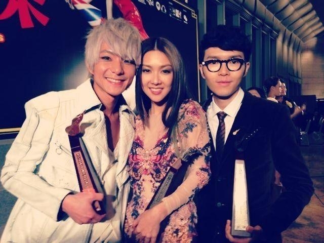 網民質疑，指一般人認知，只有「華納三寶」周國賢、薛凱琪及方大同