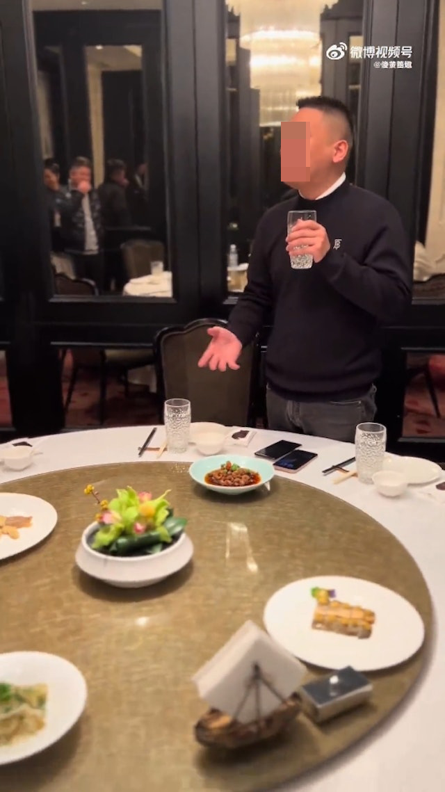 食客：「你不能忽悠我，把我的智商放地上摩擦」