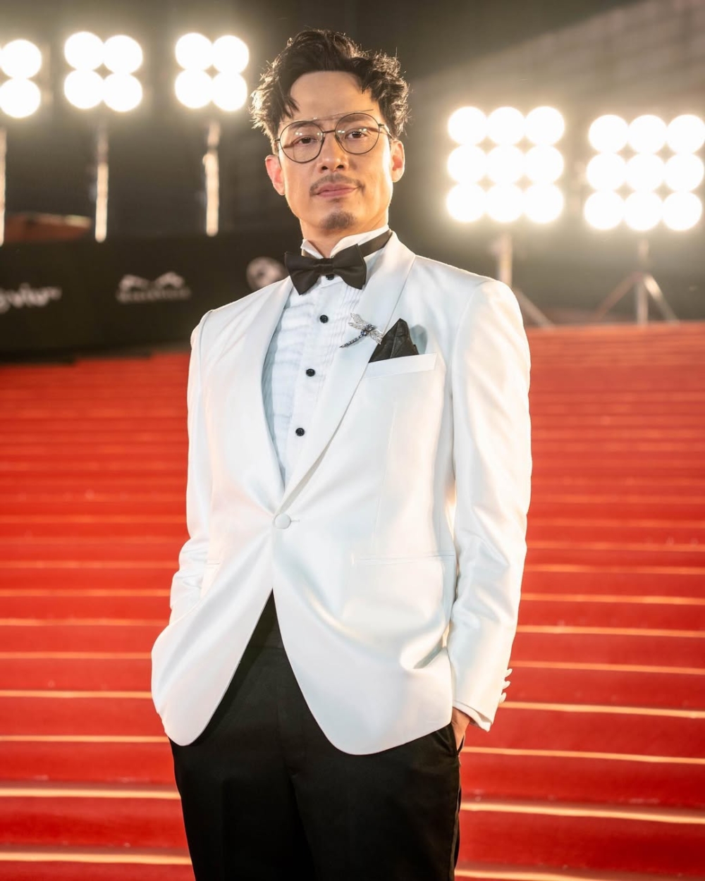 因經理人公司的私人理由，強尼最終決定不會出席此次活動，並且不會履行原定的司儀職責。