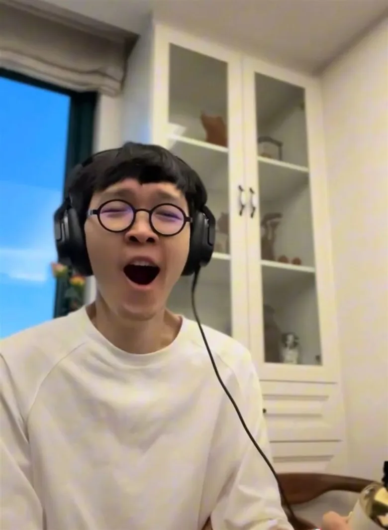 去年方大同在錄製新專輯時就曾分享一段影片