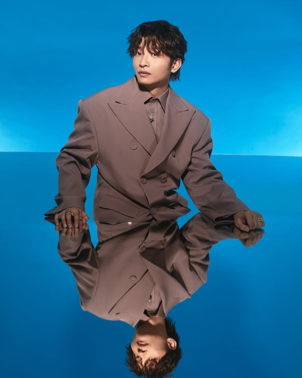 報導指阿Dee現身的時段是1「家」1付款計劃內的大單位買家