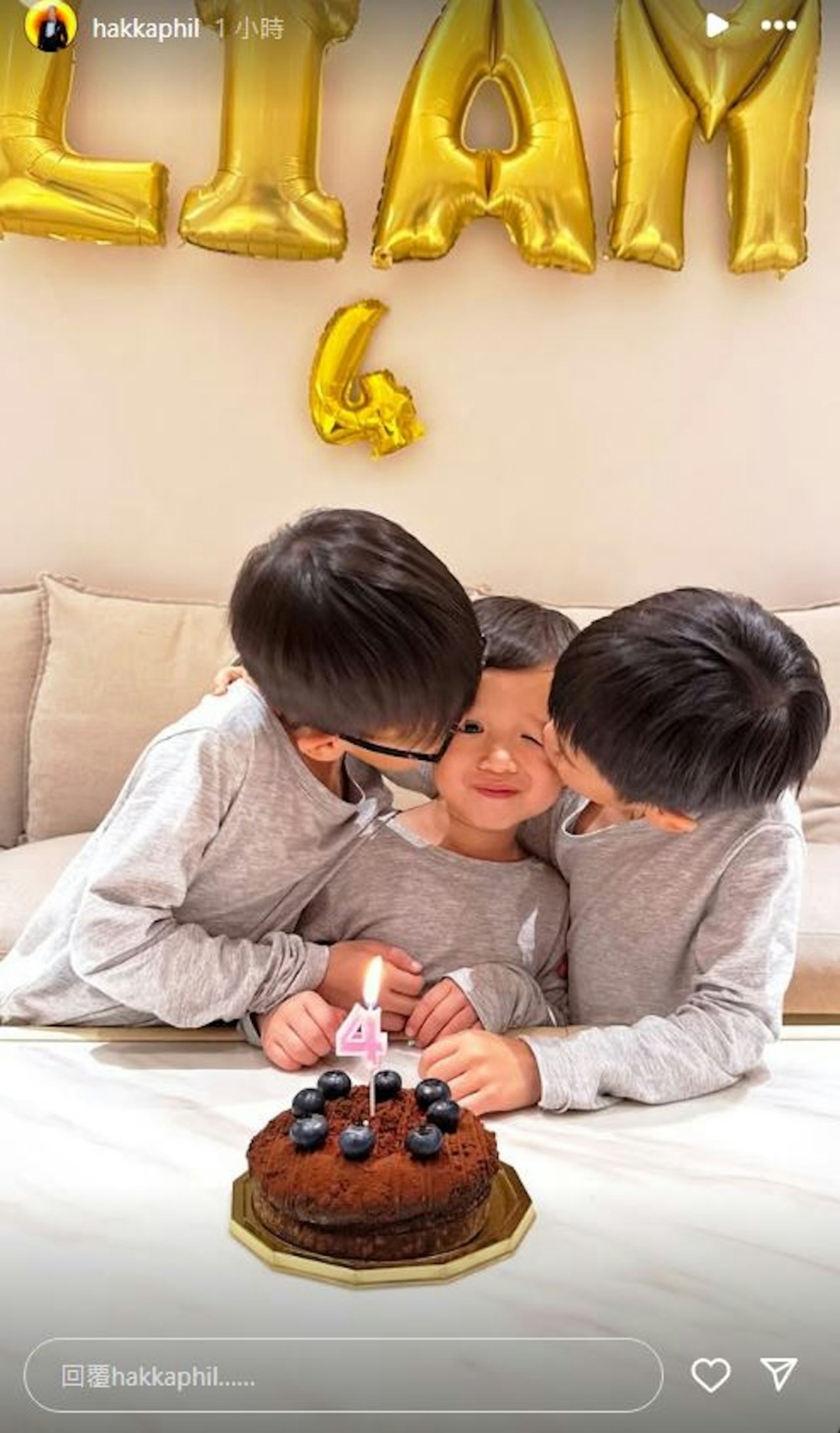 照片中只有Liam的獨照及與兩個哥哥親吻Liam的照片