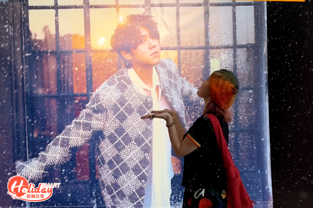 8大打卡位當中,最矚目的當然是夢幻飄雪場景。