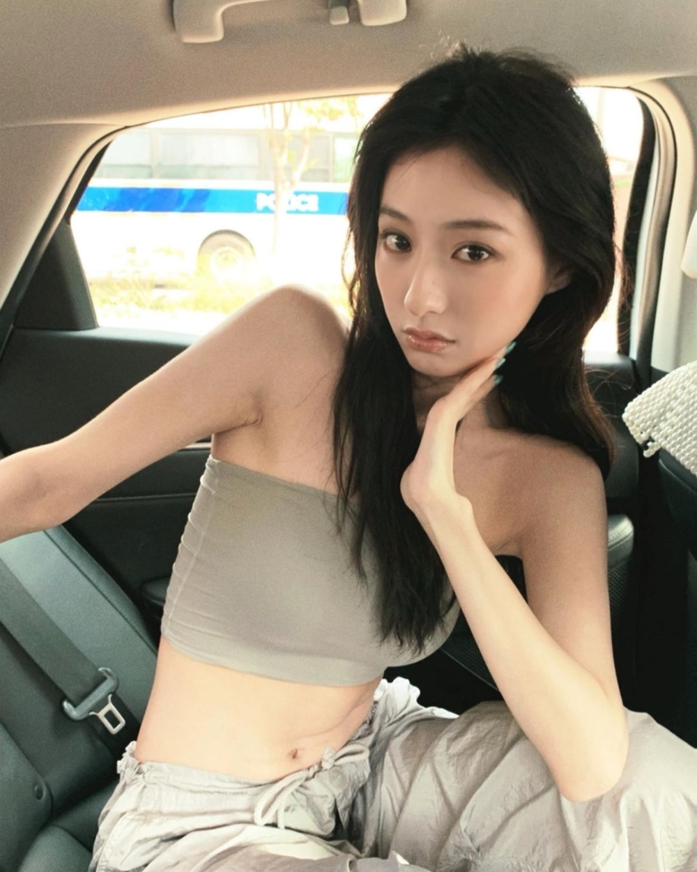 其18歲時就已經以全國第二名的成績考入中央戲劇學院，是位學霸型美女！