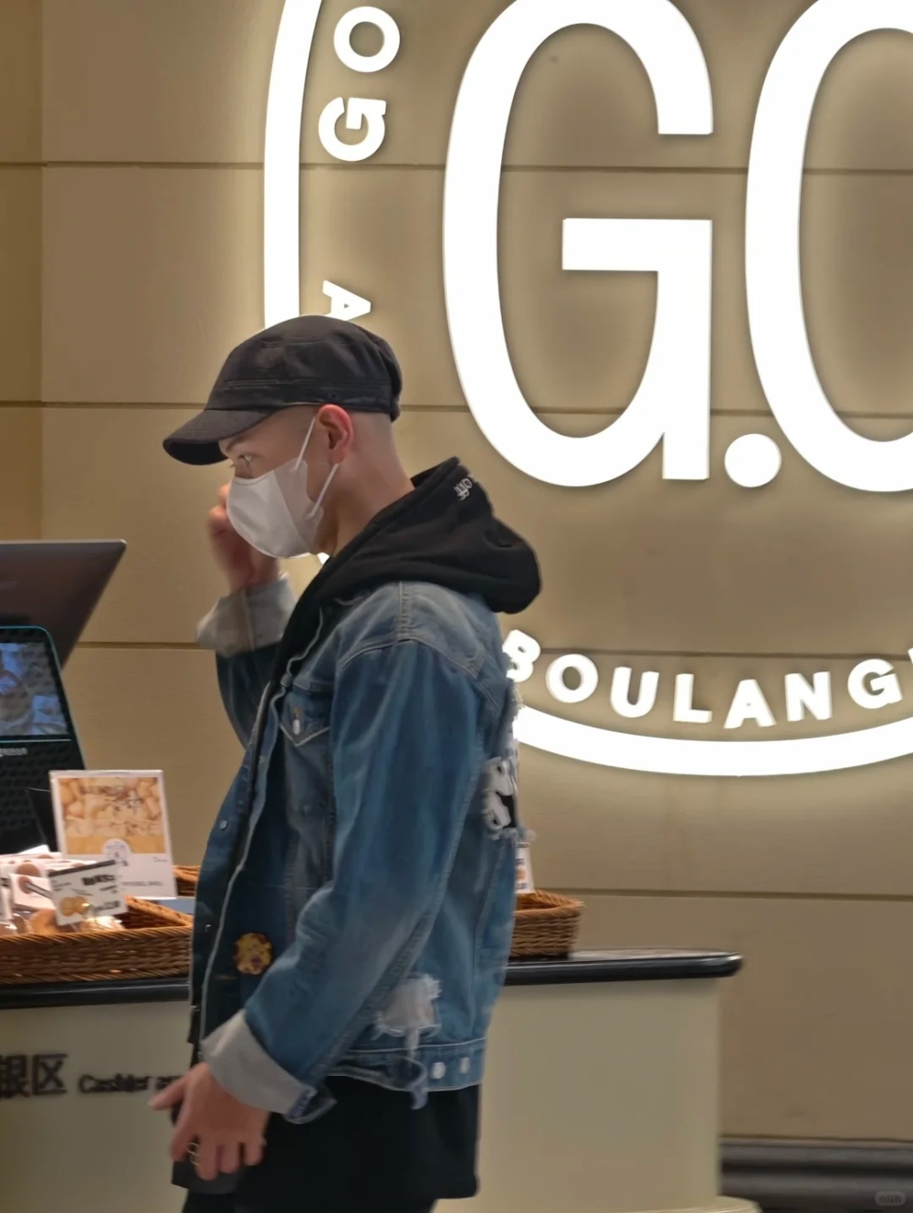 近年重新振作的他就主要於內地發展開騷，最近他更在廣州舉行演唱會