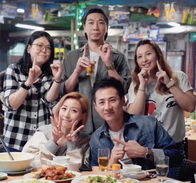 泳兒與海鳴威2009年憑一首合唱歌《我的回憶不是我的》爆紅，當年成為K房最hit K歌