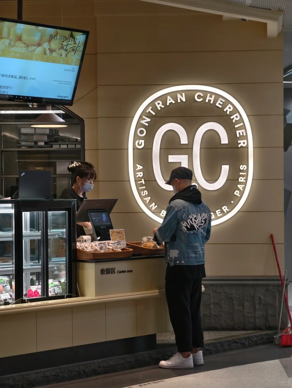 日前側田更是被網友野生捕獲，並把合照上傳到小紅書。