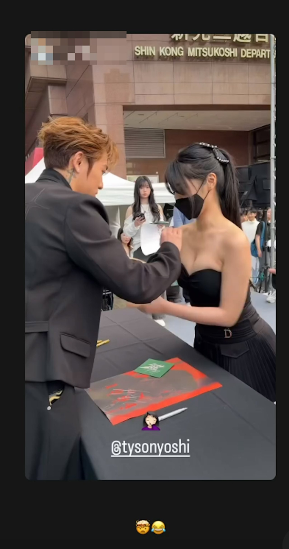 簽唱會中Tyson竟遇到2位女粉絲大膽要求胸前簽名