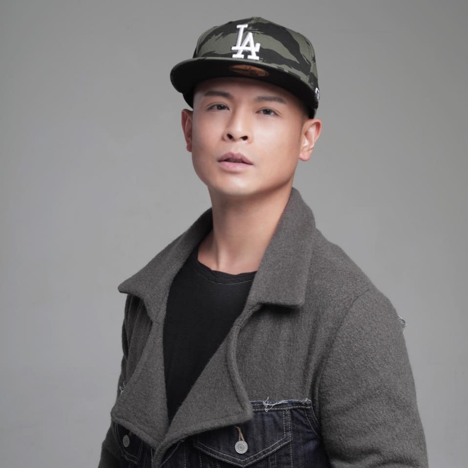 48歲的側田早年曾在香港開音樂會時，自爆曾經歷經歷人生低潮